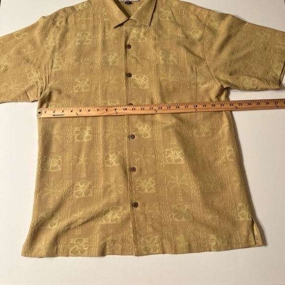 Tommy Bahama Mens Button Up 100% Silk Shirt Short Sleeves Size Small!! (D) - Picture 2 of 4
